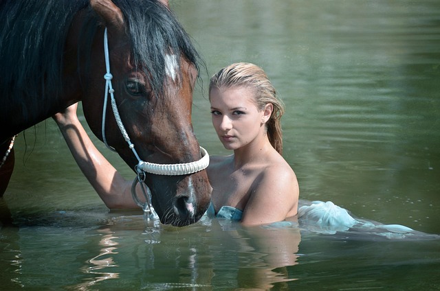 dívka s koněm